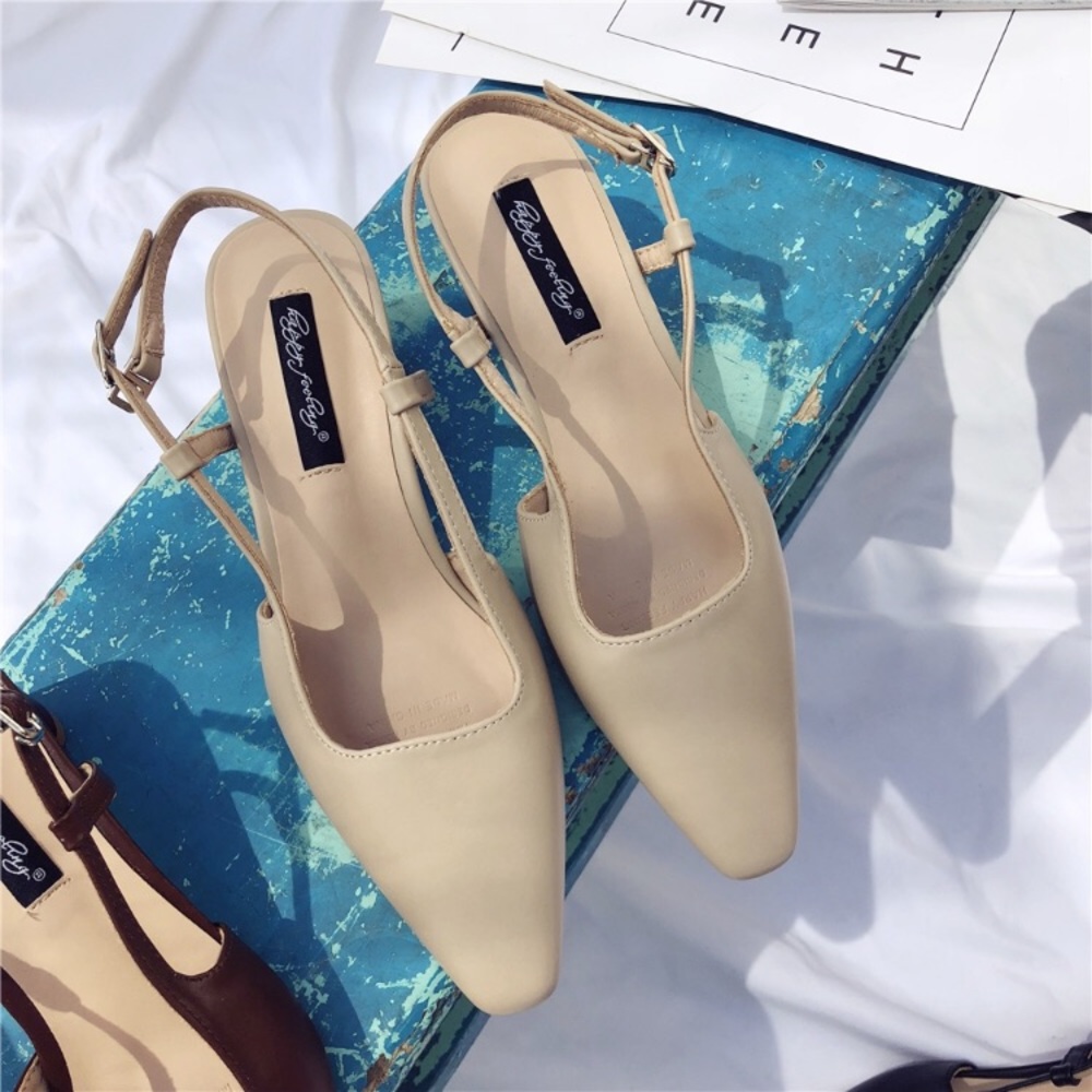 Block heels in nude